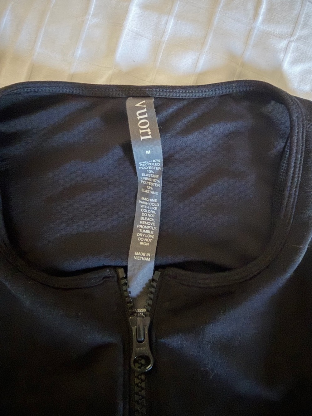 Vuori Black Zip-Front Cropped Tank - Picture 3 of 3